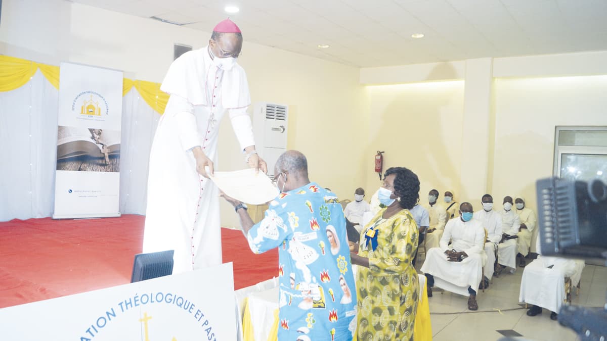 94 étudiants de la 1ère promotion de l'École d’initiation théologique et pastorale en fin de formation