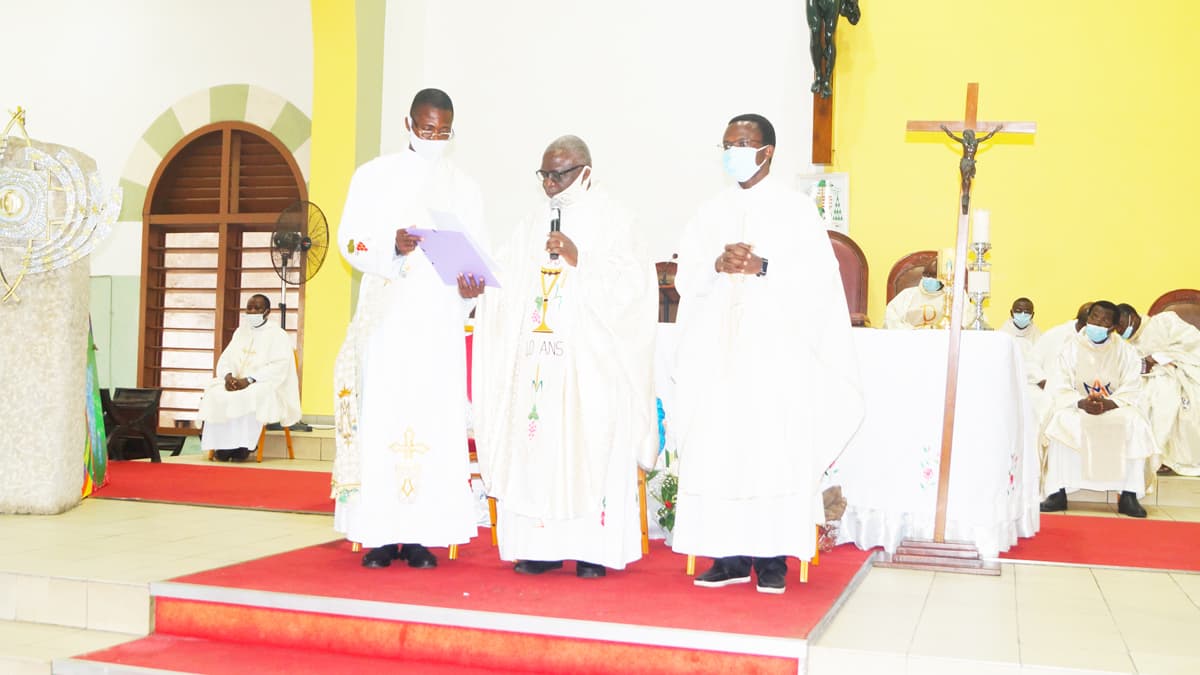 40 ans de sacerdoce du père Barthélémy zinzindohoué