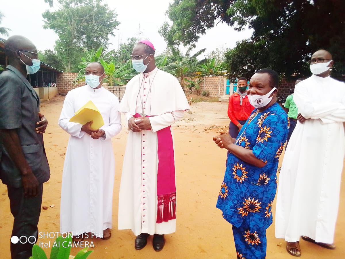 Visite pastorale de Mgr  Houngbédji à Ste Famille de Kpovié