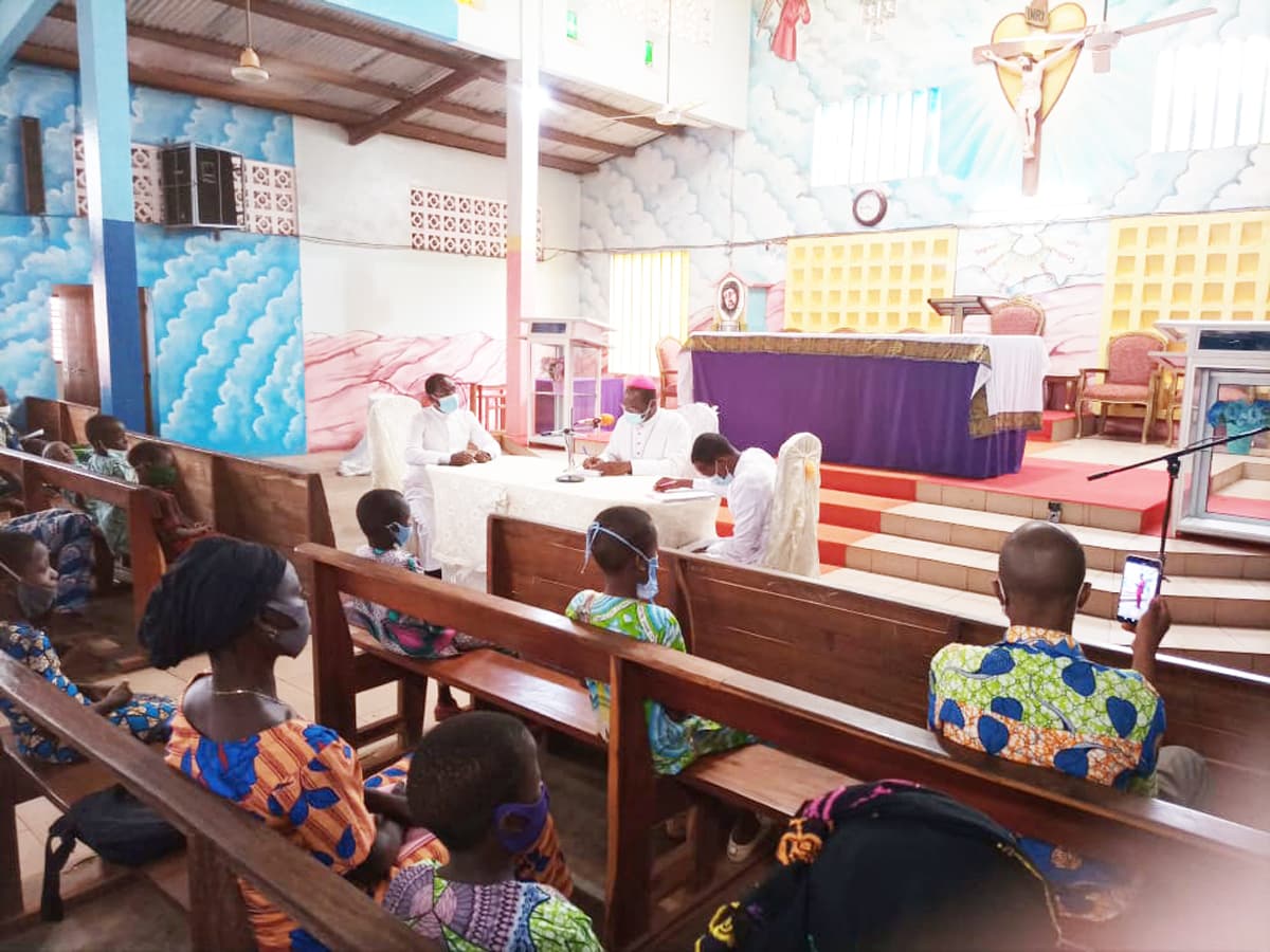 Visite pastorale à Notre-Dame de l’Immaculée Conception de Tori-Gare