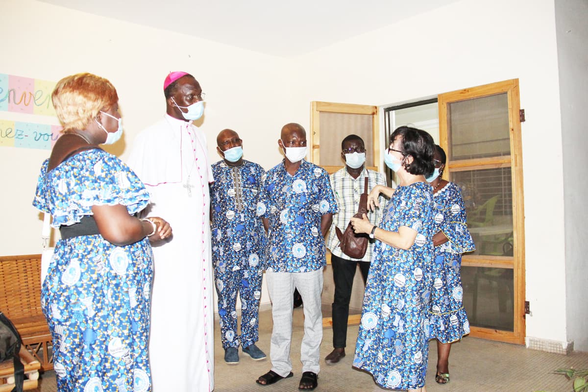 Mgr Houngbédji chez les Focolari