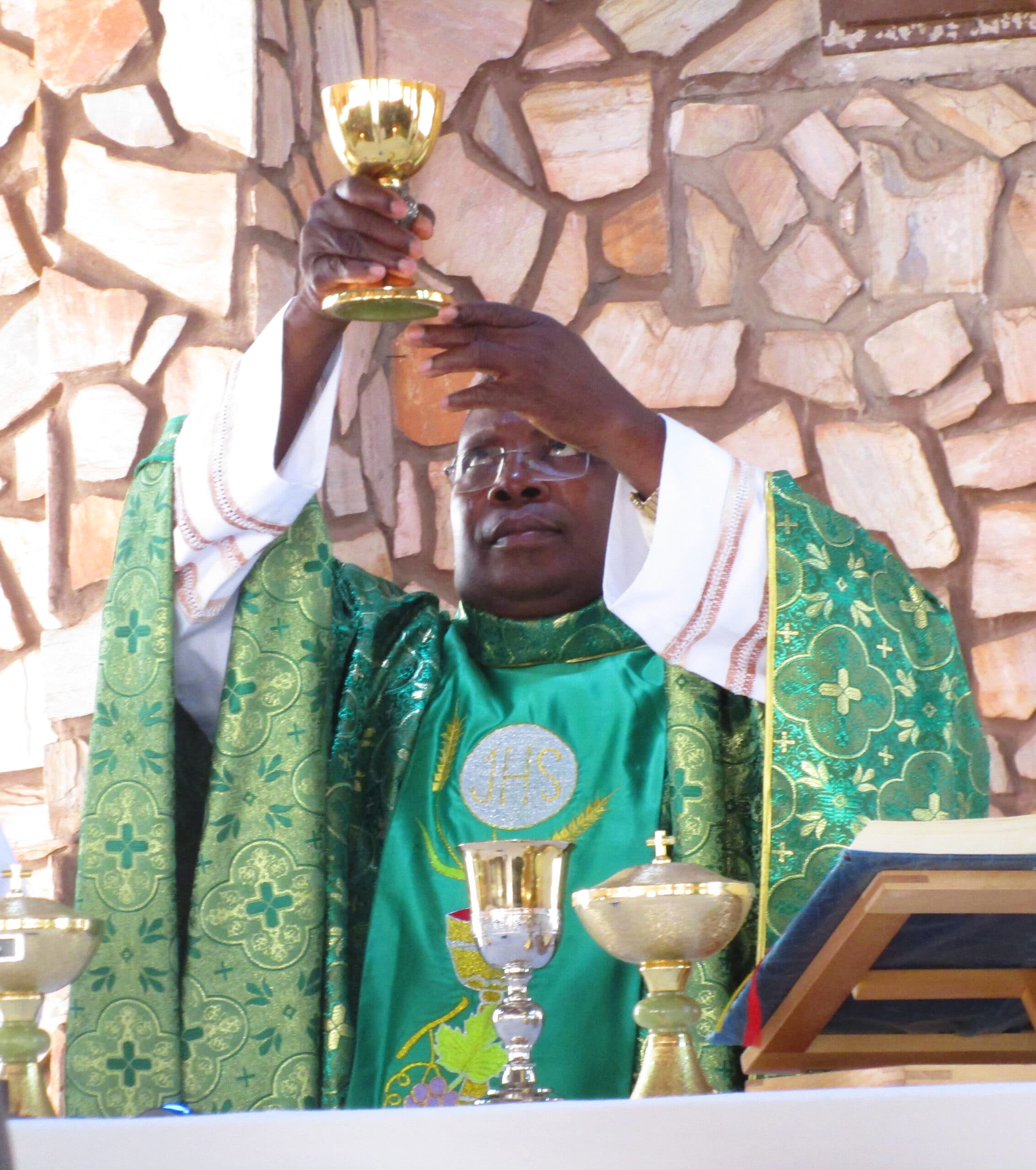 Mgr Roger ANOUMOU, nouvel Évêque de Lokossa