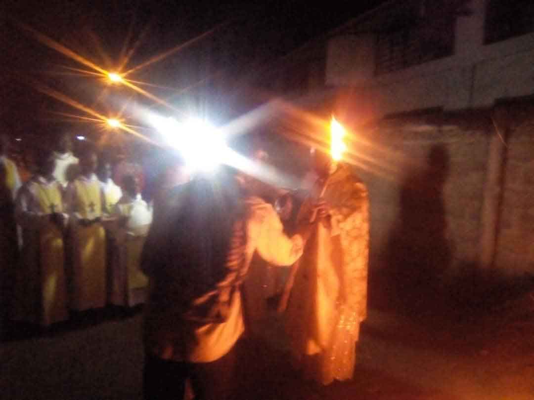 Mgr Houngbédji à Gbédagba pour la Vigile pascale