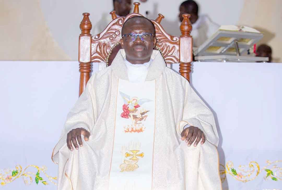 Le Père Adéyè installé curé à Houètô