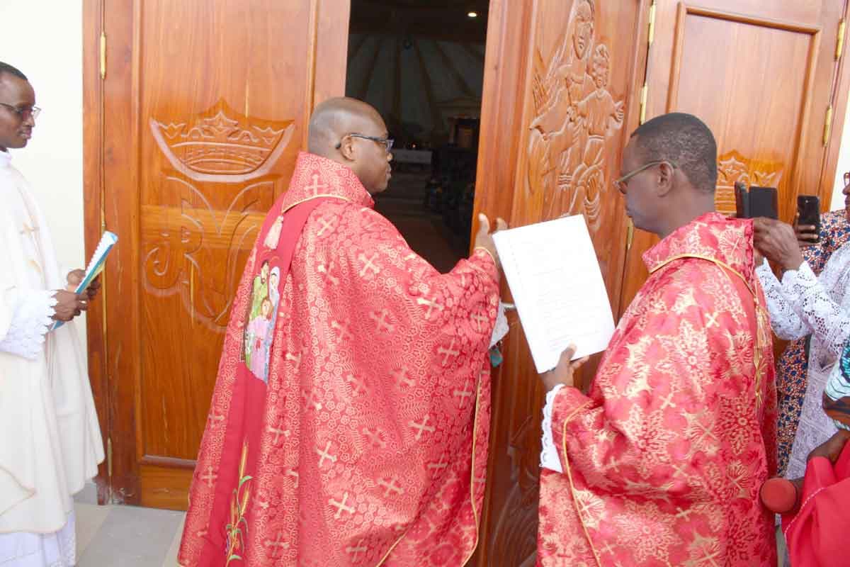 Père Lucien Adjovi, 5e curé de Midédji