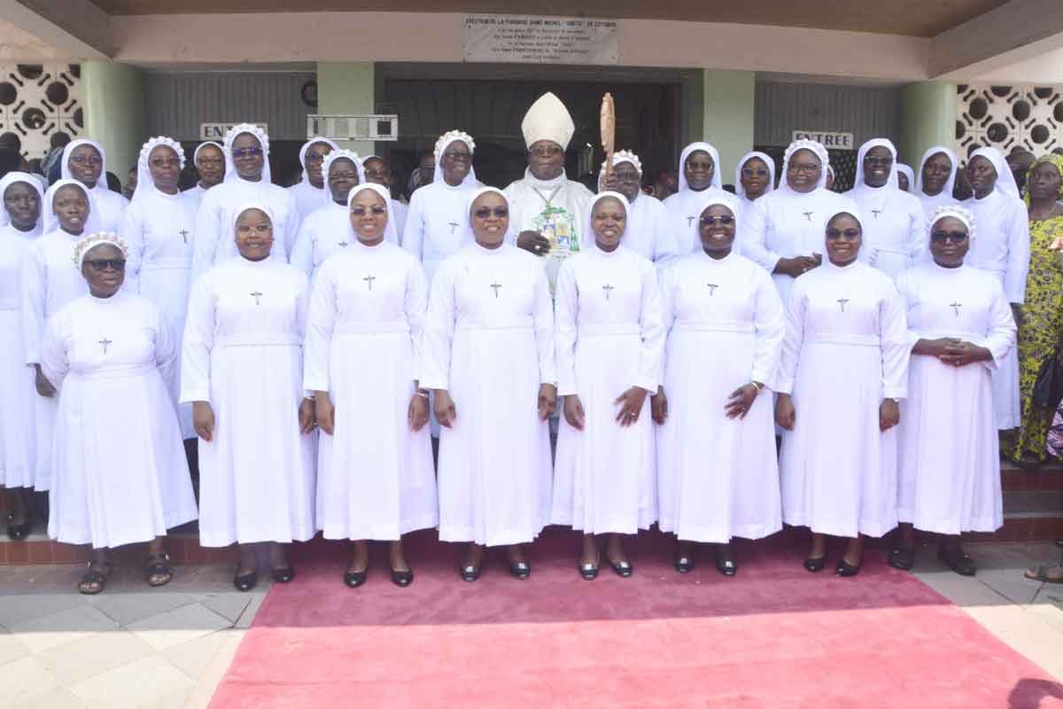 Vœux perpétuels de six religieuses Ssa