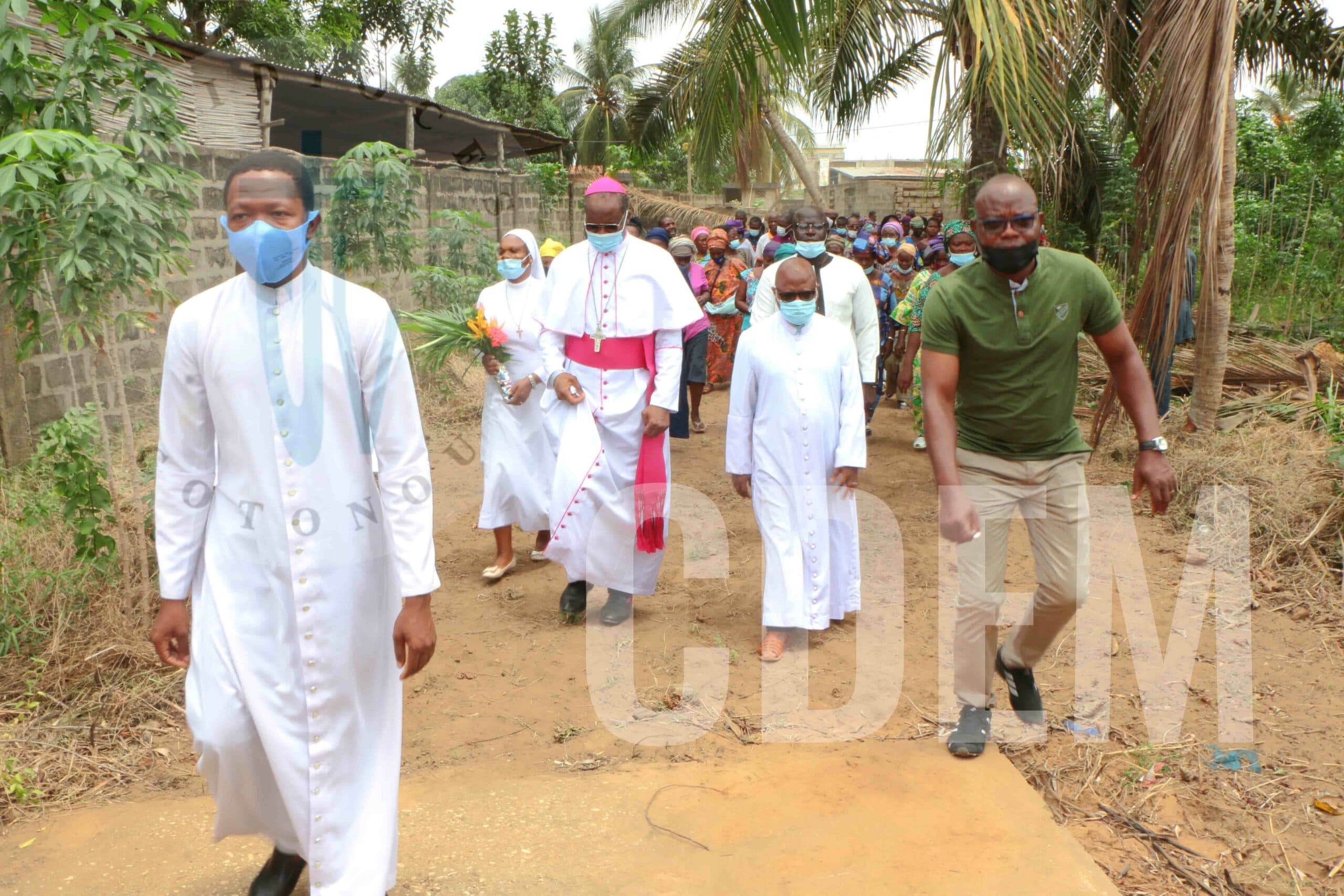 Fin des visites pastorales de Mgr Roger HOUNGBEDJI dans le vicariat de Ouèdo